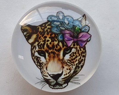 Stiklinis magnetukas adatoms "Leopardas su gėlėm"