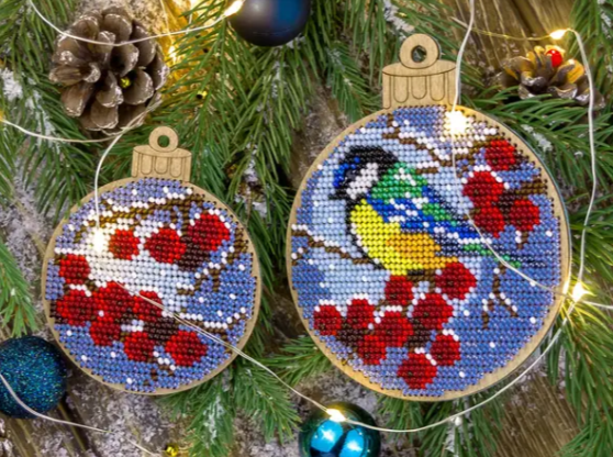 .Siuvinėjimo karoliukais rinkinys du žaisliukai su šermukšniais (Wonderland FLK-304)