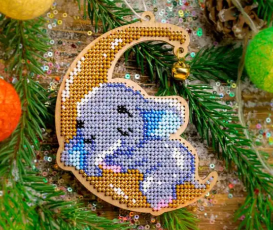 .Siuvinėjimo karoliukais rinkinys žaisliukas Drambliukas ant Mėnulio (Wonderland FLK-506)