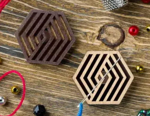 Magnetukas adatoms, mediniai ornamentai, dvipusis (Wonderland FLMH-050(W))