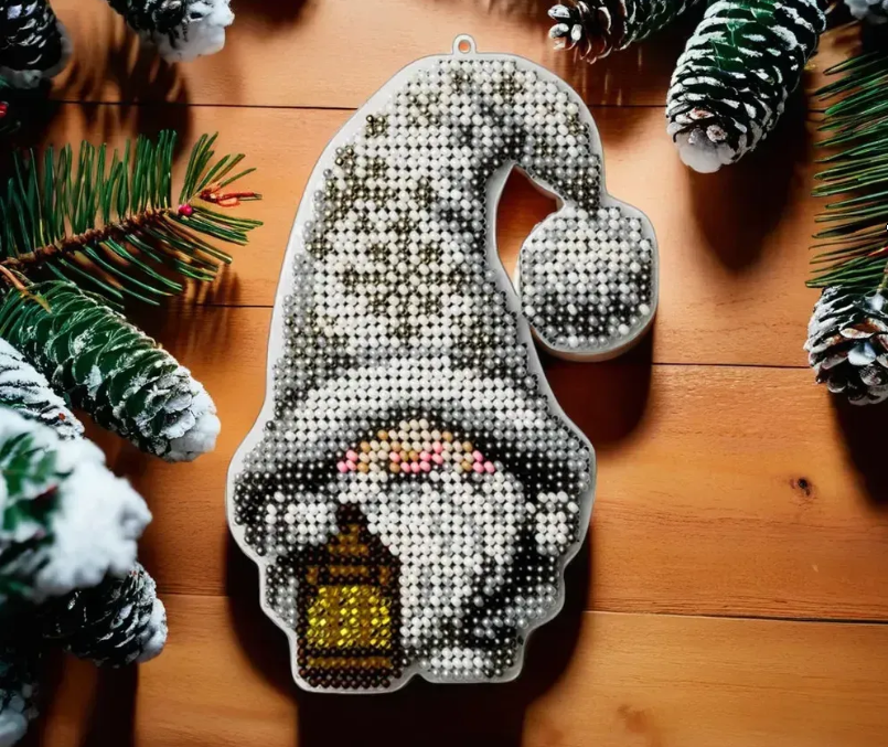 ,Siuvinėjamas karoliukais ant plastiko žaisliukas Nykštukas su žibintu (Wonderland FLPL-086)