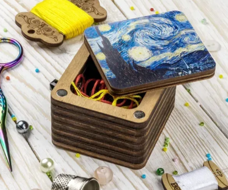 Dėžutė siūlų likučiams Žvaigždėta naktis (Wonderland FLZB_N-067)